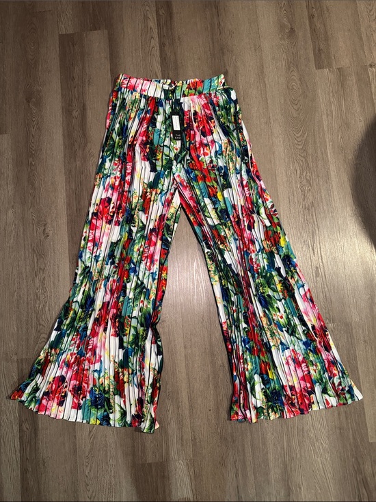 The Sang Pants - Pleated Floral Wide-Leg Pants - Multicolor